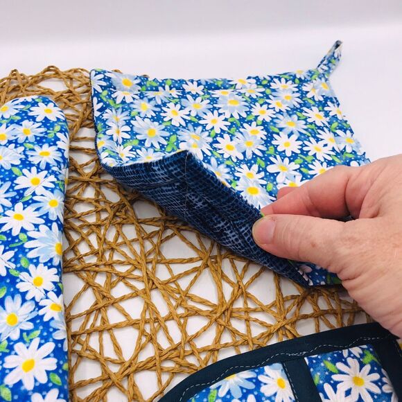 Handmade Potholder, Mitt, Finger Hotpad Set, Gift  Set, Blue Daisy Print - Picture 7 of 11
